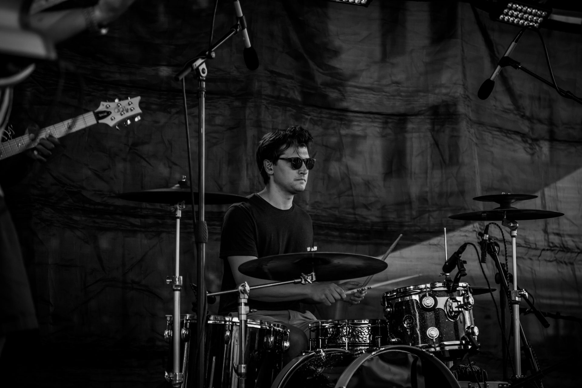 Joe Della Penna performing live with Little Moses Jones